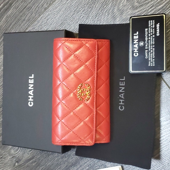 Chanel Wallet - Picture 1 of 5